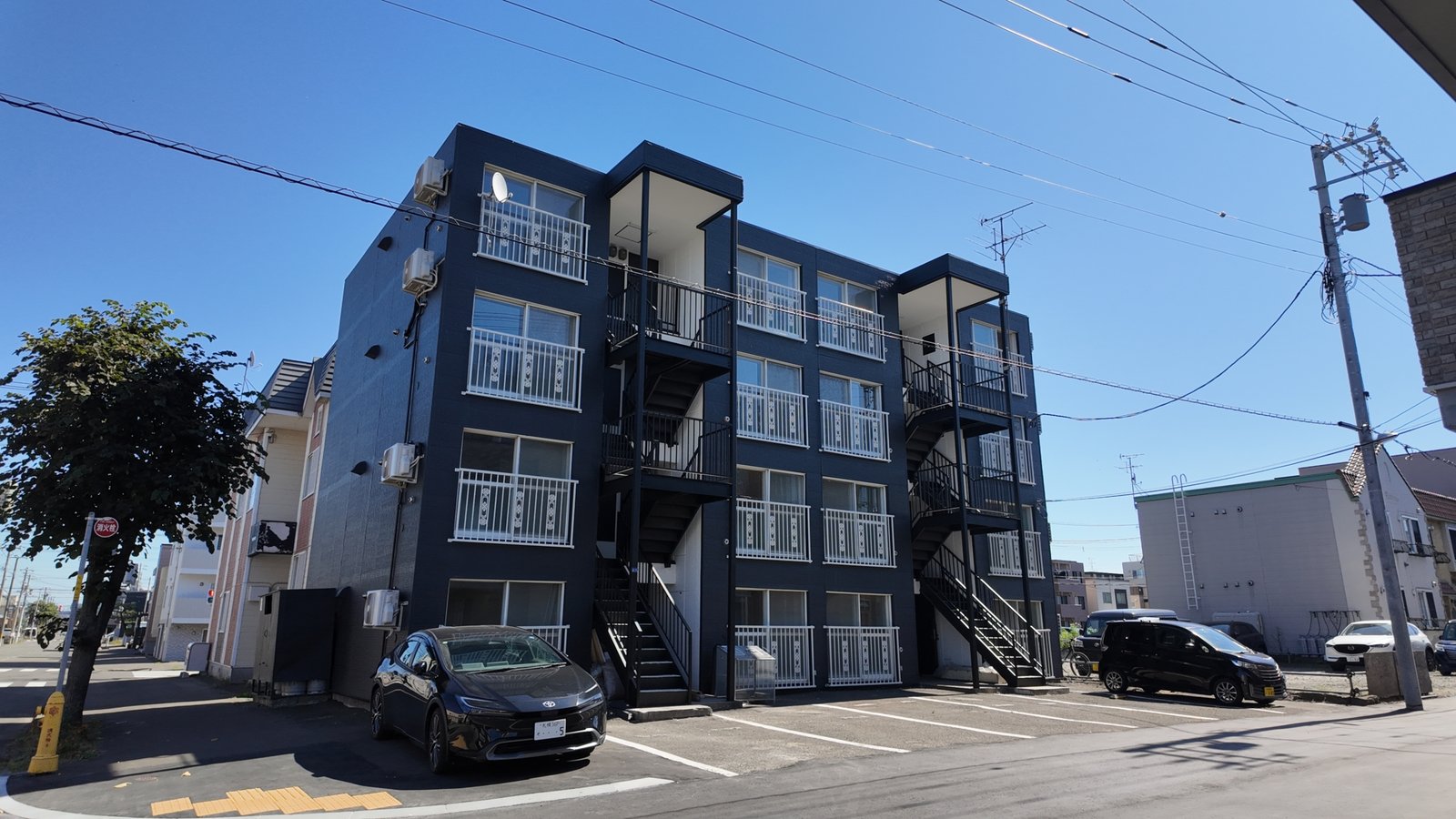 7 West — photo 1