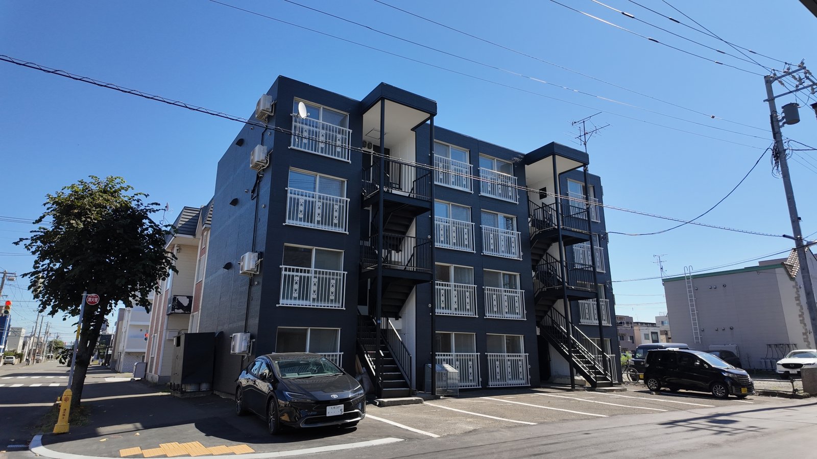 7 West — photo 2